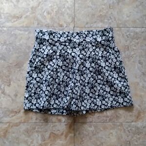 Zara Black & White floral print shorts, size Medium